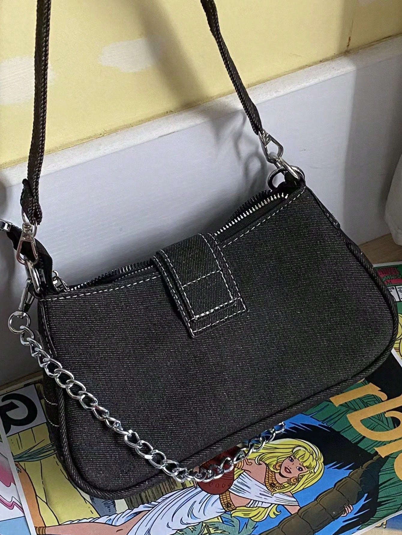 1 Pièce Femmes Nouveaux Zippers Contrastés Épicés Avec Une Lumière Quotidienne Adaptée Aux Fêtes, Festivals, Journées Shopping, Avec Des Chaînes Polyvalentes De Grande Capacité Et Des Sacs Sous Le Bras D'épaule Pour Une Petite Échelle