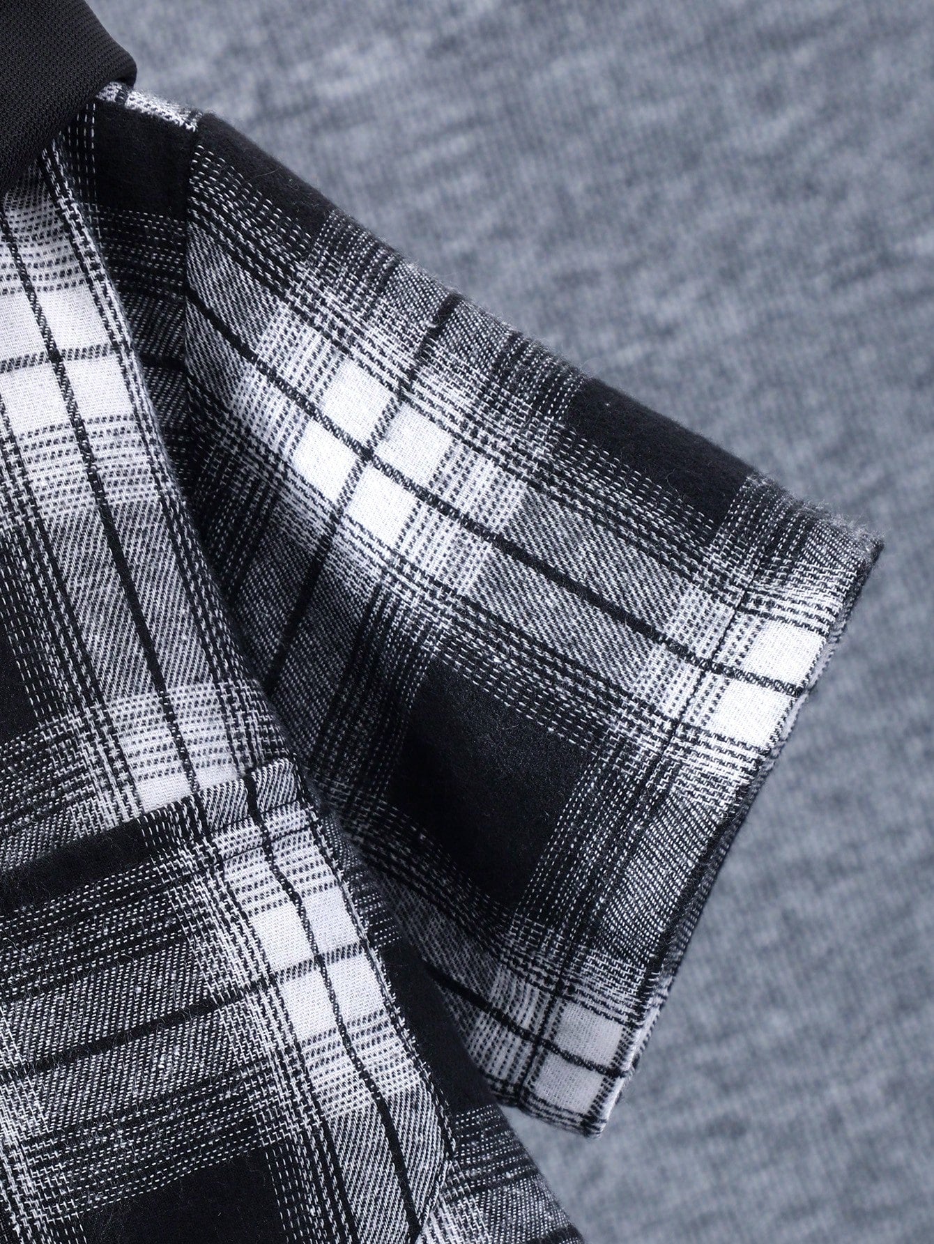 Ensemble deux pièces décontracté pour jeune garçon - Haut à capuche à carreaux à manches courtes avec boutons et short à motifs de patchwork à carreaux