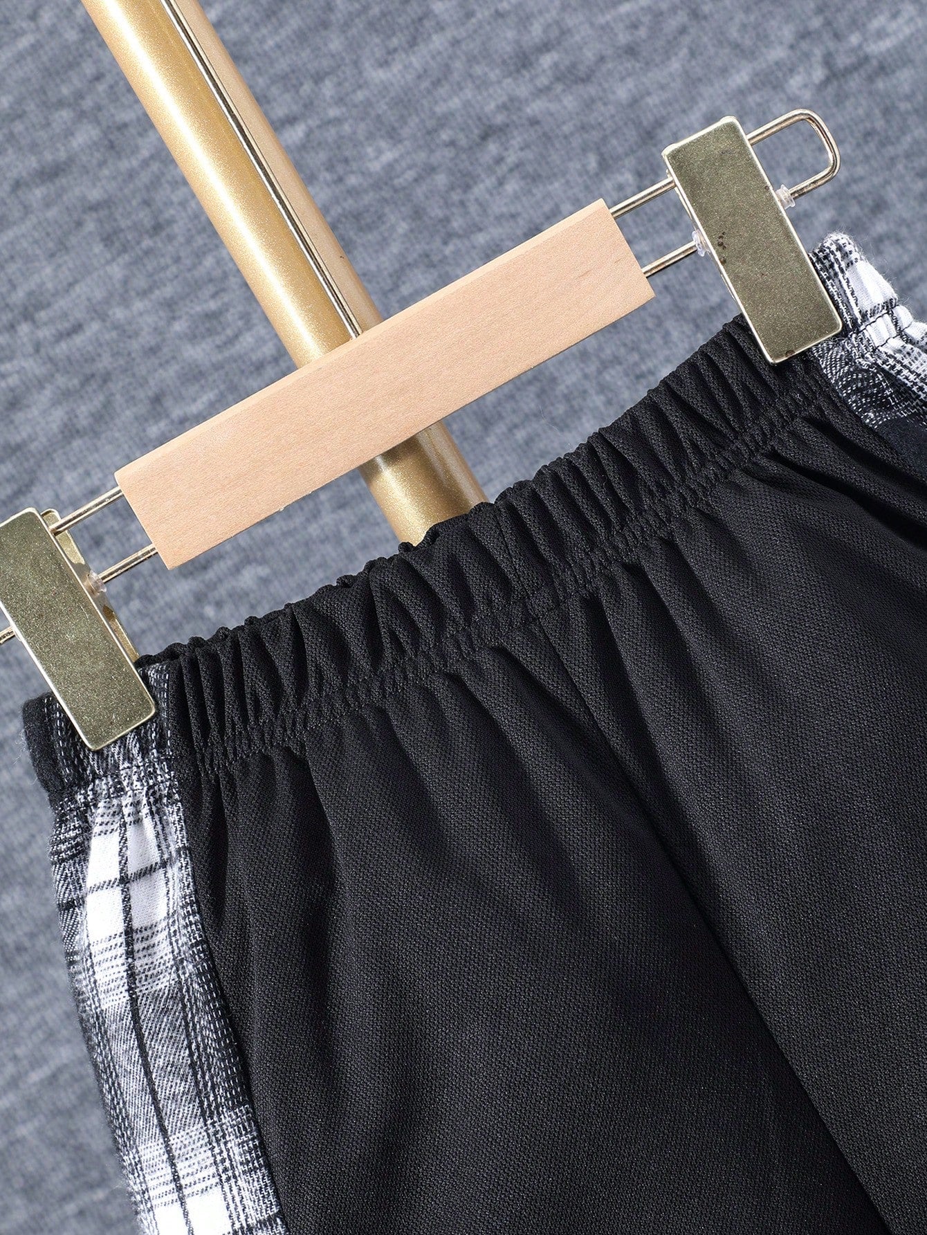 Ensemble deux pièces décontracté pour jeune garçon - Haut à capuche à carreaux à manches courtes avec boutons et short à motifs de patchwork à carreaux