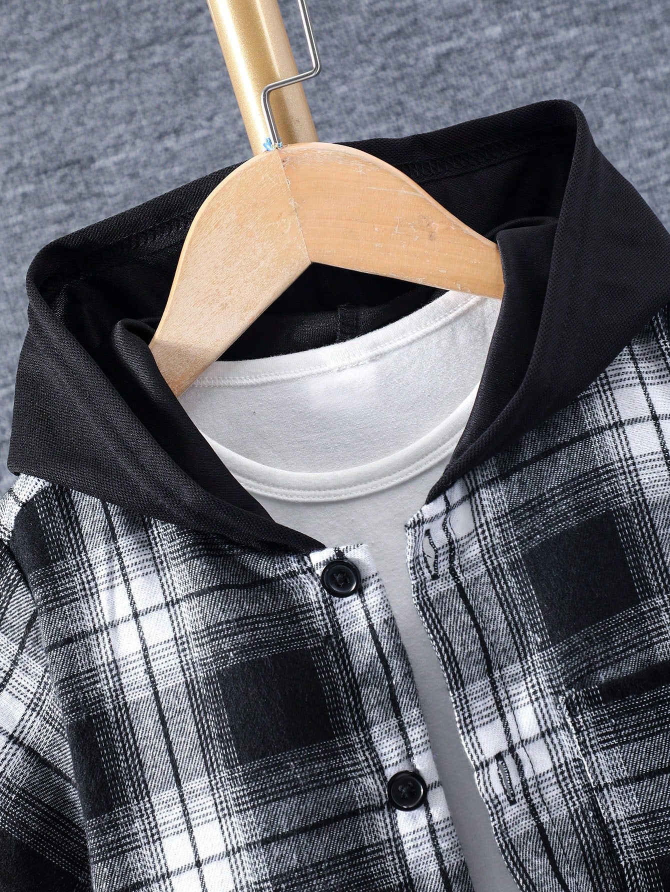 Ensemble deux pièces décontracté pour jeune garçon - Haut à capuche à carreaux à manches courtes avec boutons et short à motifs de patchwork à carreaux