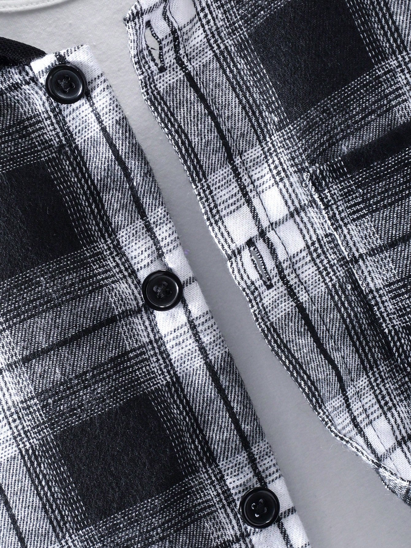 Ensemble deux pièces décontracté pour jeune garçon - Haut à capuche à carreaux à manches courtes avec boutons et short à motifs de patchwork à carreaux
