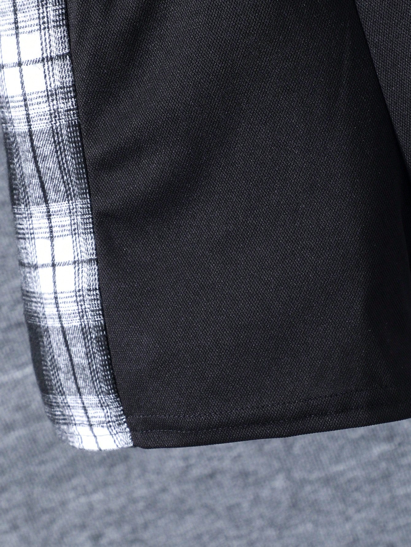 Ensemble deux pièces décontracté pour jeune garçon - Haut à capuche à carreaux à manches courtes avec boutons et short à motifs de patchwork à carreaux