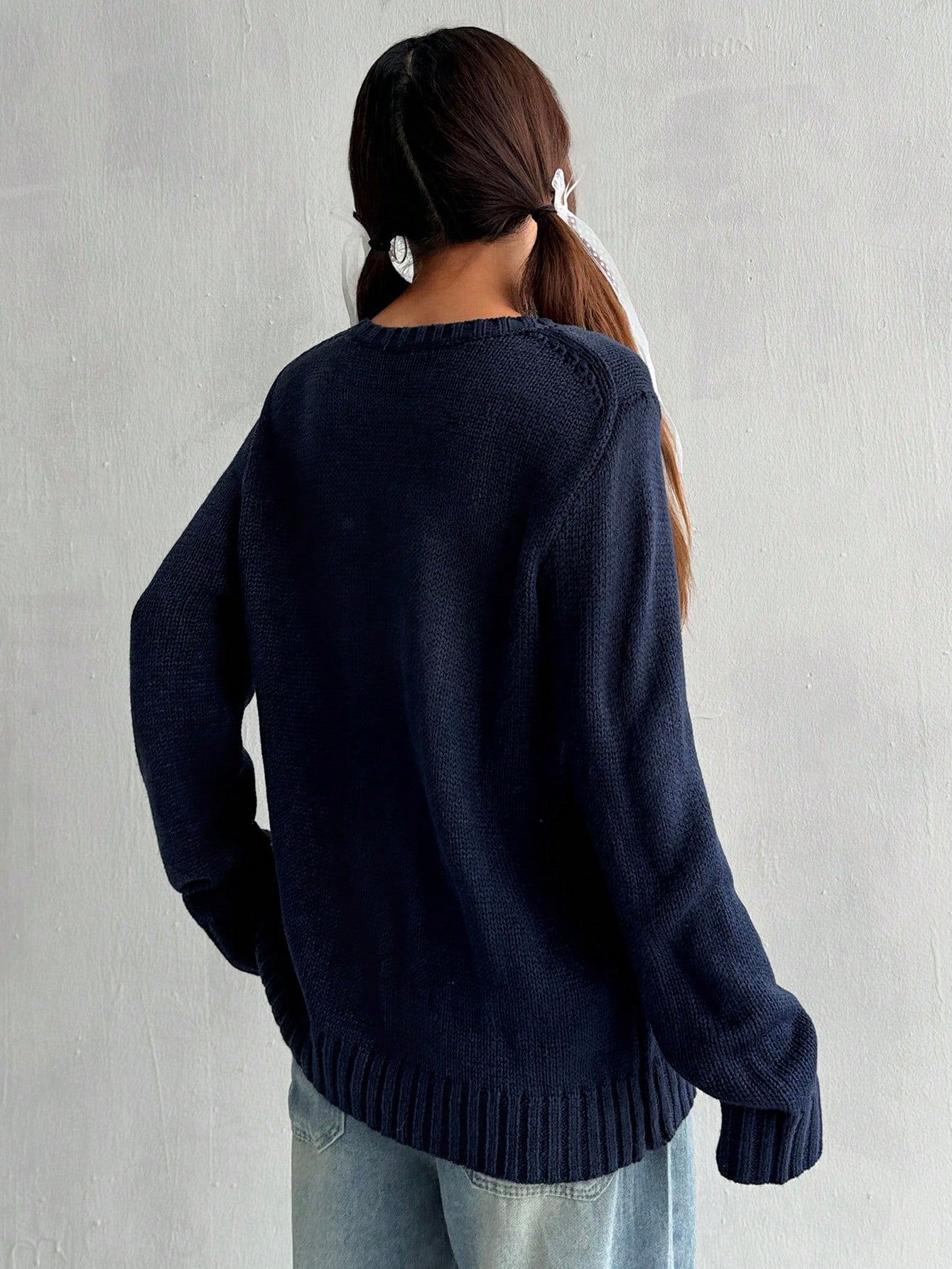Jeune fille, pull ample à col rond avec motif de drapeau, bleu, rouge, blanc. Convient pour le Nouvel An, Noël, temps chaud et froid, isolation thermique