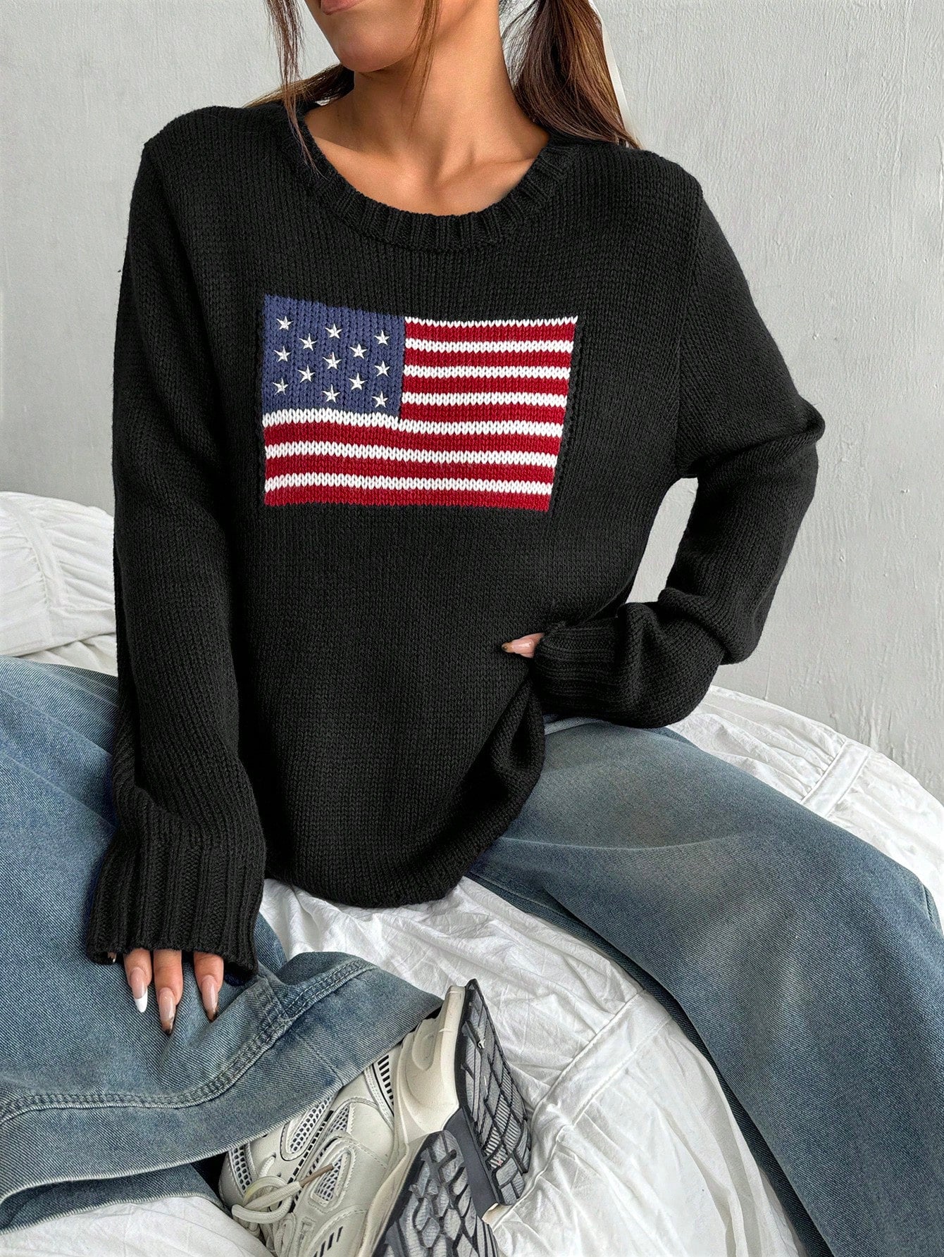 Jeune fille, pull ample à col rond avec motif de drapeau, bleu, rouge, blanc. Convient pour le Nouvel An, Noël, temps chaud et froid, isolation thermique