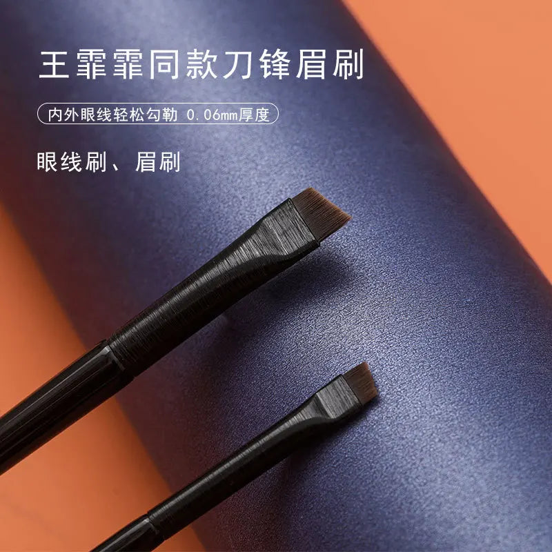 Pinceau Maquillage Ultra-Fin - Brosse Angulaire pour Eye-Liner et Sourcils, Poils Synthétiques Précis, Outil Cosmétique Professionnel.
