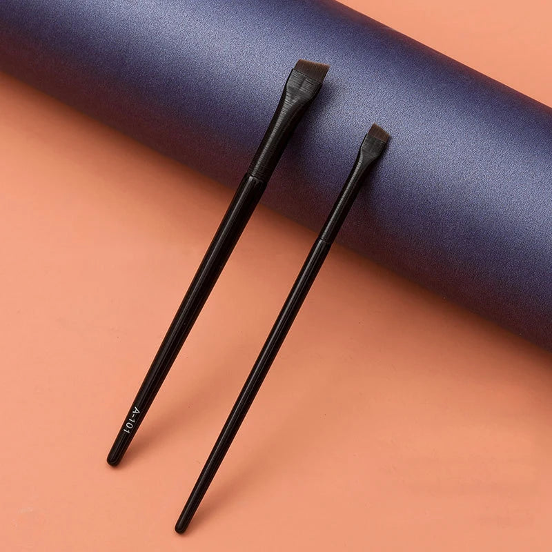Pinceau Maquillage Ultra-Fin - Brosse Angulaire pour Eye-Liner et Sourcils, Poils Synthétiques Précis, Outil Cosmétique Professionnel.