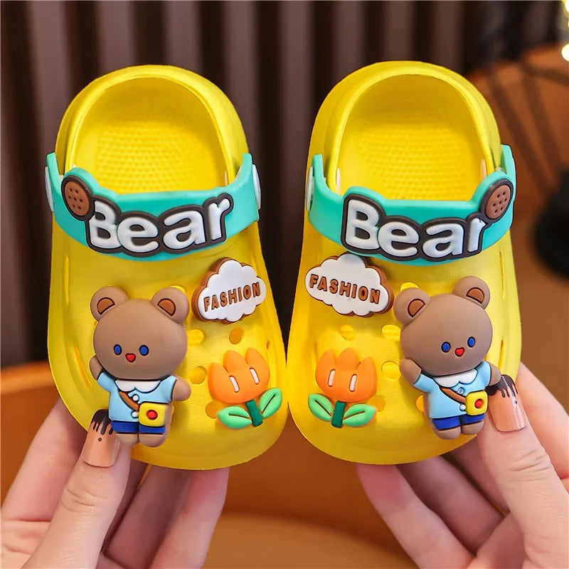Chaussons d'été pour enfants, garçons et filles, doux pour le bain des bébés, avec semelles souples, design mignon et cartoon, chaussures pour garçons et filles.