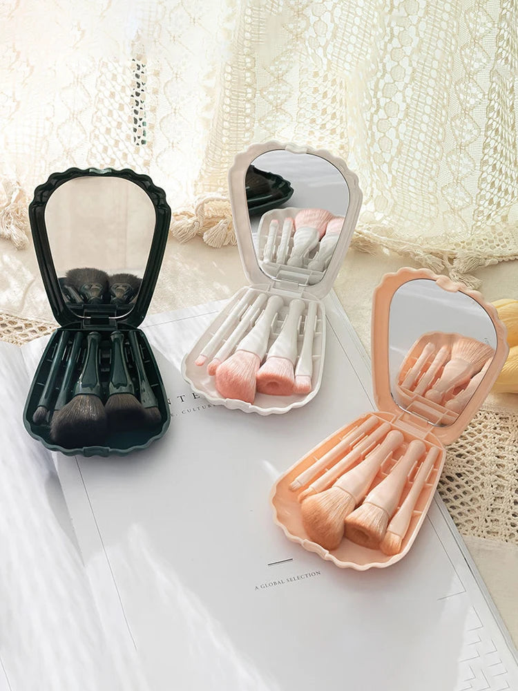 Ensemble de pinceaux de maquillage portable : 5 pinceaux essentiels, incluant pinceau fond de teint et ombre à paupières. Livré avec miroir pratique, idéal pour les voyages.