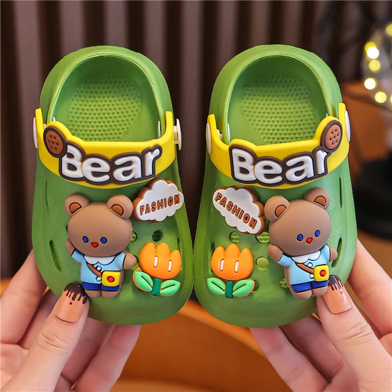 Chaussons d'été pour enfants, garçons et filles, doux pour le bain des bébés, avec semelles souples, design mignon et cartoon, chaussures pour garçons et filles.