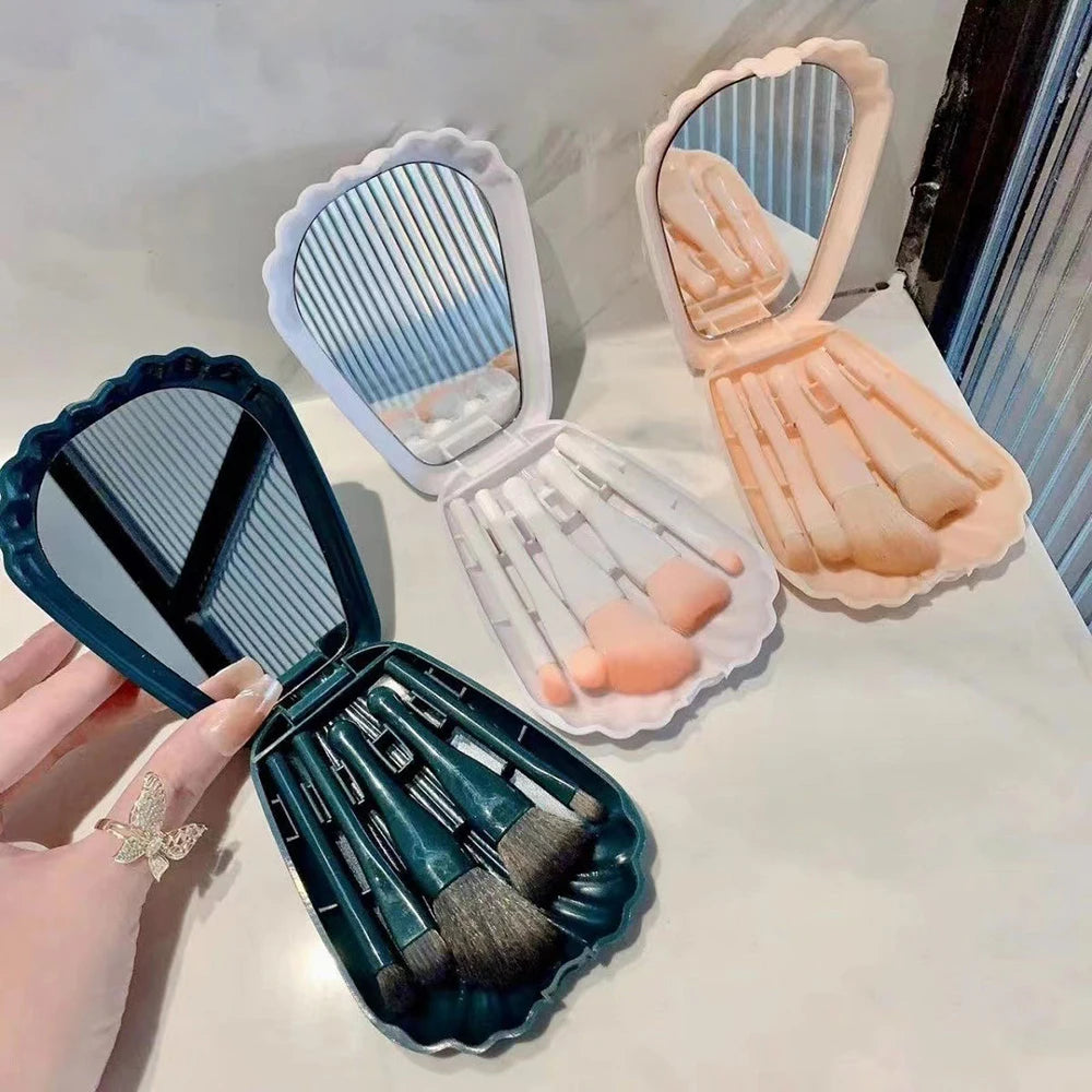 Ensemble de pinceaux de maquillage portable : 5 pinceaux essentiels, incluant pinceau fond de teint et ombre à paupières. Livré avec miroir pratique, idéal pour les voyages.
