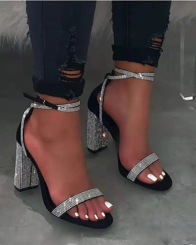 Sandales à talons pour femmes, strass sexy, sandales transparentes à talons hauts, chaussures de soirée et de fête pour femmes, nouvelles sandales d'été, tailles plus disponibles.