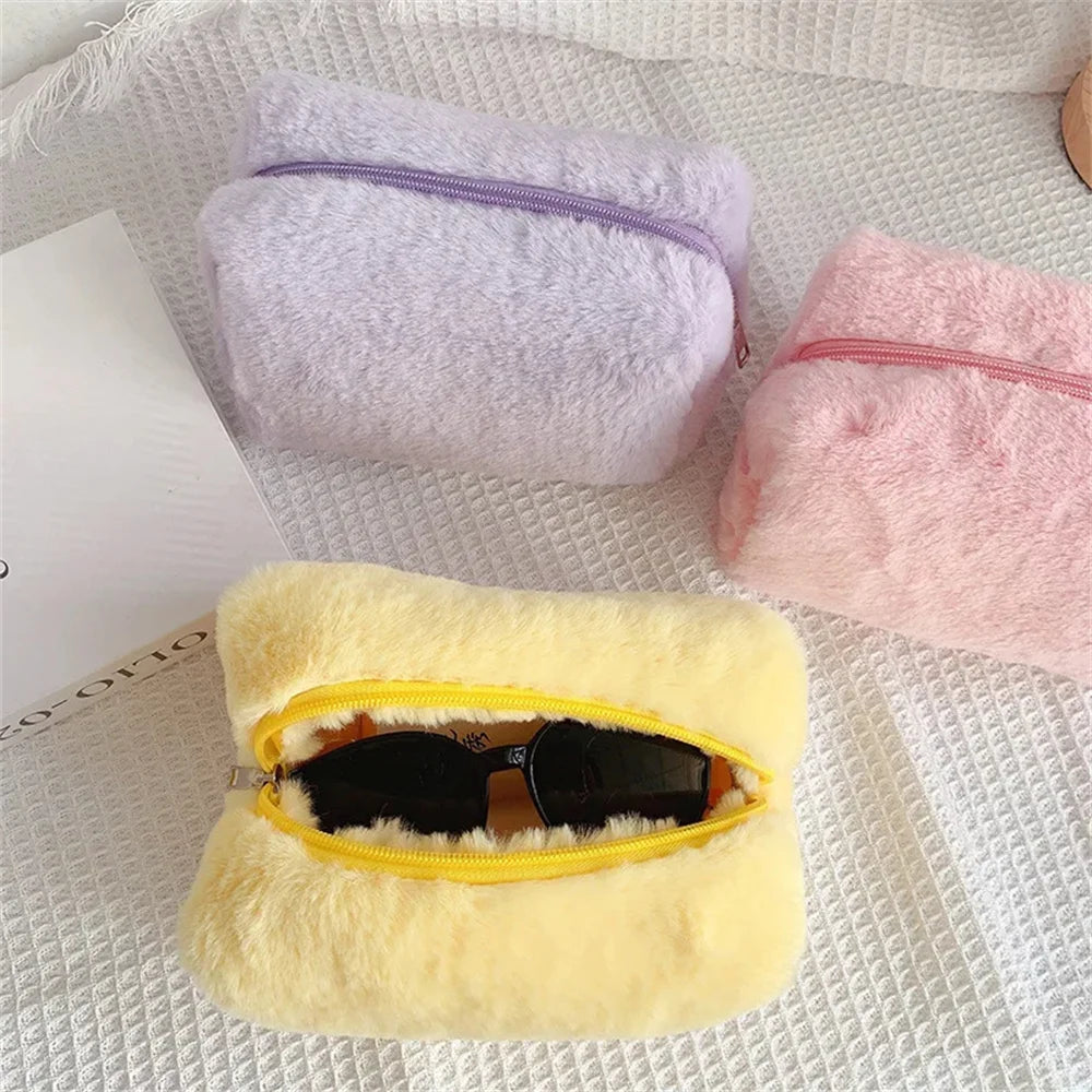 Sac de Maquillage en Fourrure pour Femmes - Trousse Cosmétique Souple de Voyage, Organiseur de Maquillage, Sac à Main Solide pour Jeunes Filles.