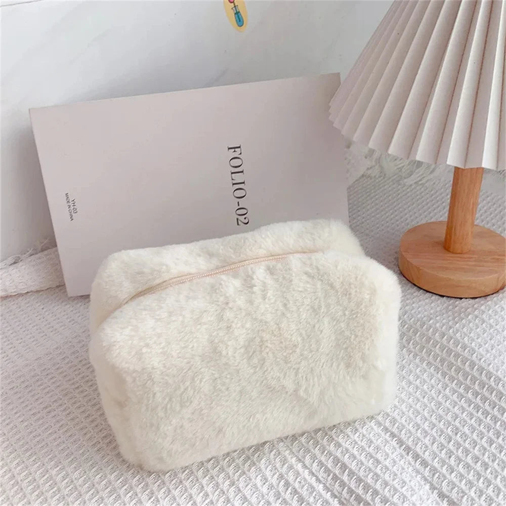 Sac de Maquillage en Fourrure pour Femmes - Trousse Cosmétique Souple de Voyage, Organiseur de Maquillage, Sac à Main Solide pour Jeunes Filles.
