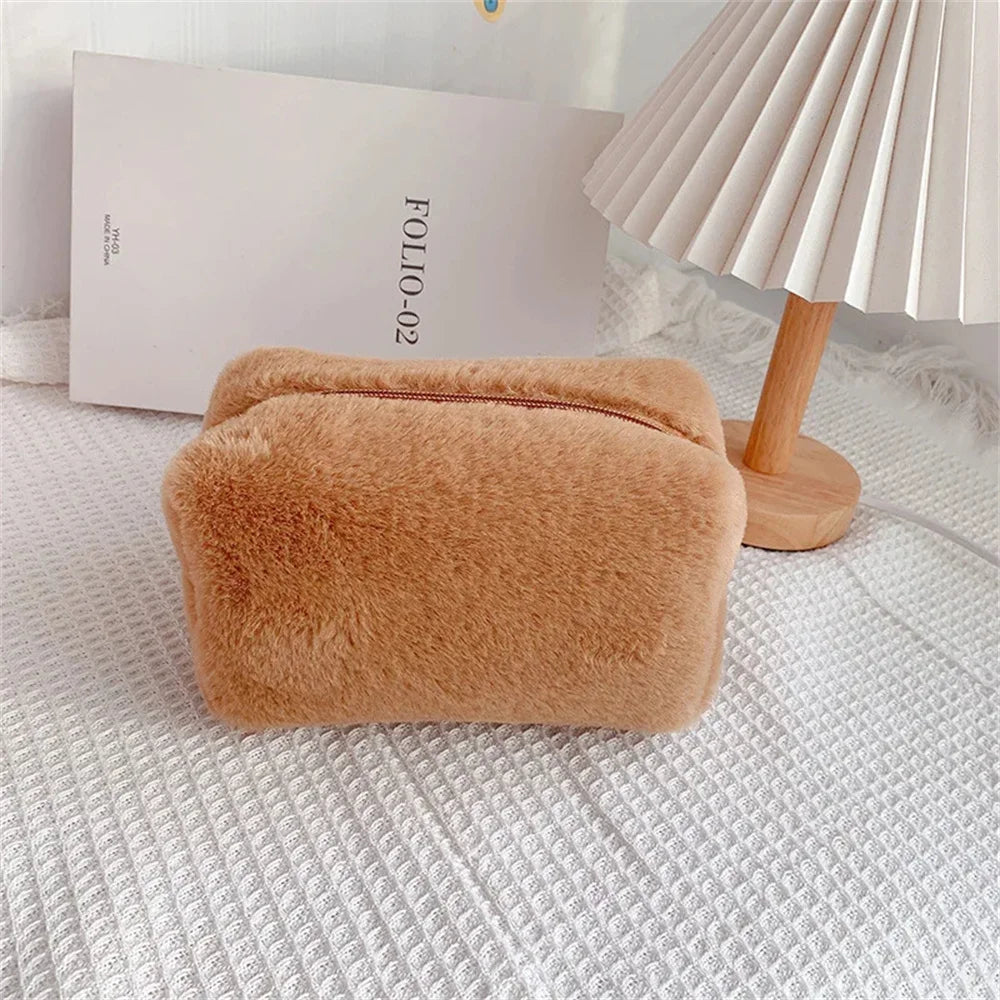 Sac de Maquillage en Fourrure pour Femmes - Trousse Cosmétique Souple de Voyage, Organiseur de Maquillage, Sac à Main Solide pour Jeunes Filles.