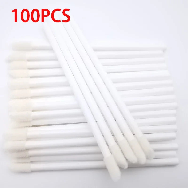 Ensemble de 100 applicateurs jetables pour lèvres et extensions de cils : bâtonnets de rouge à lèvres colorés et outils de maquillage polyvalents.