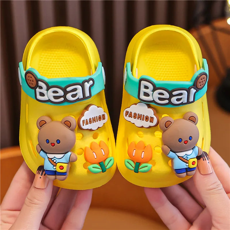 Chaussons d'été pour enfants, garçons et filles, doux pour le bain des bébés, avec semelles souples, design mignon et cartoon, chaussures pour garçons et filles.
