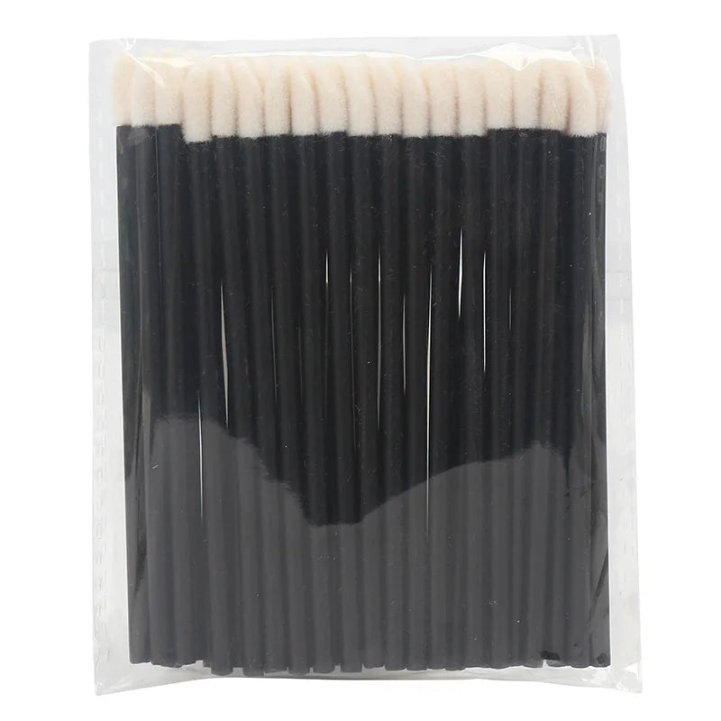 Ensemble de 100 applicateurs jetables pour lèvres et extensions de cils : bâtonnets de rouge à lèvres colorés et outils de maquillage polyvalents.