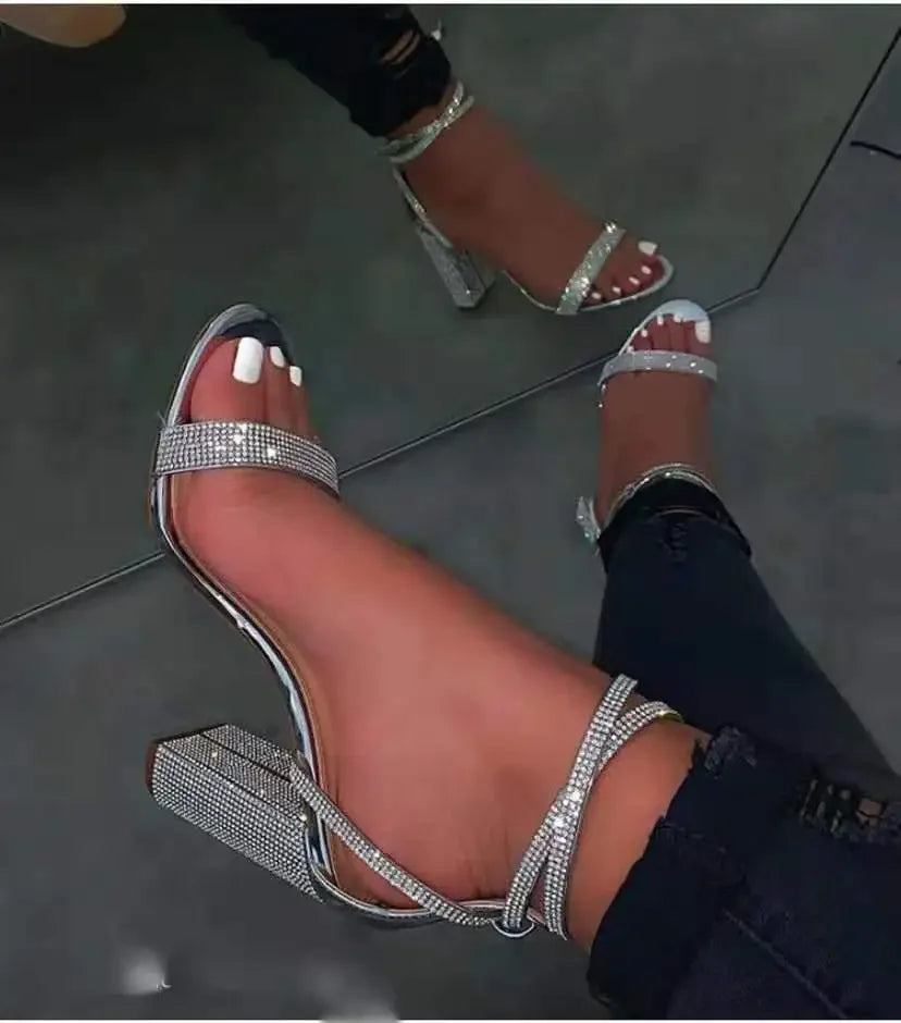 Sandales à talons pour femmes, strass sexy, sandales transparentes à talons hauts, chaussures de soirée et de fête pour femmes, nouvelles sandales d'été, tailles plus disponibles.