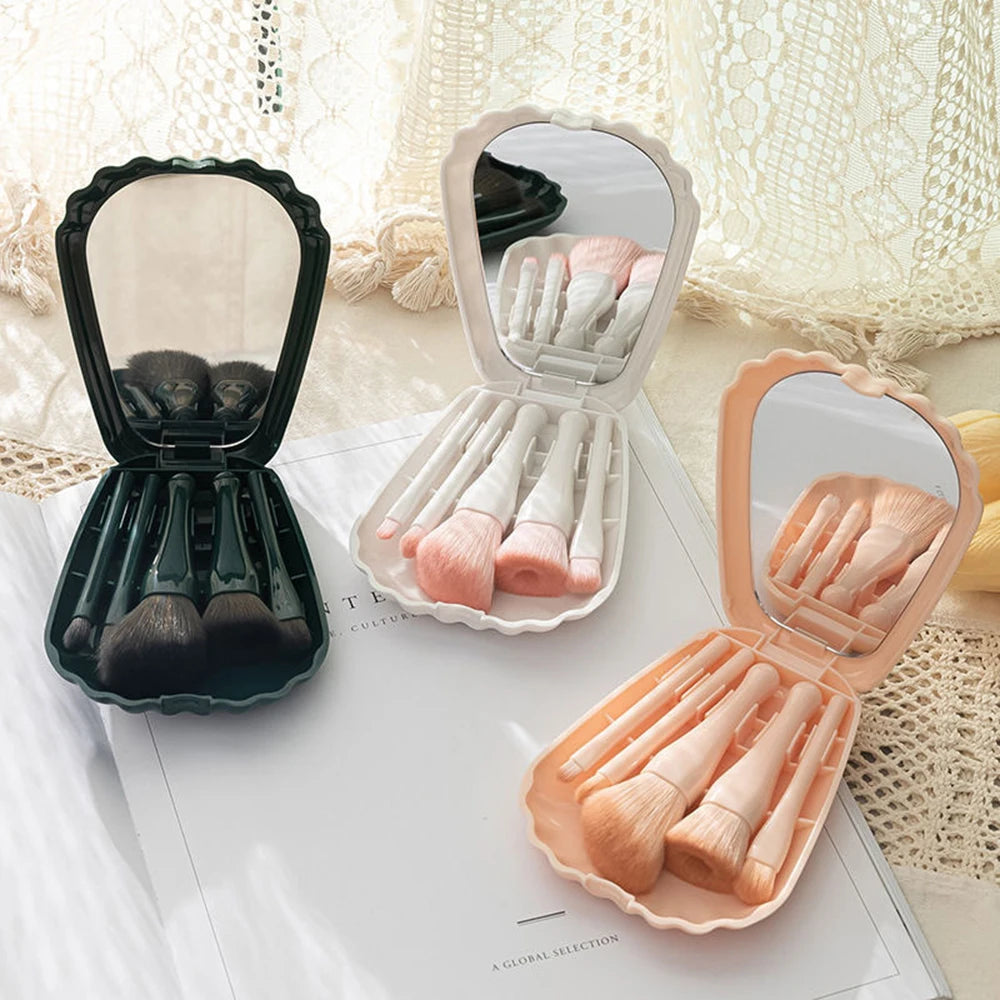 Ensemble de pinceaux de maquillage portable : 5 pinceaux essentiels, incluant pinceau fond de teint et ombre à paupières. Livré avec miroir pratique, idéal pour les voyages.
