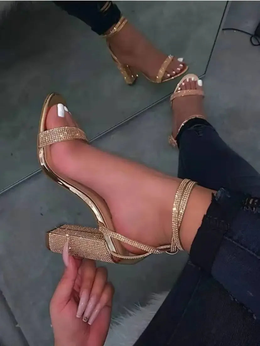 Sandales à talons pour femmes, strass sexy, sandales transparentes à talons hauts, chaussures de soirée et de fête pour femmes, nouvelles sandales d'été, tailles plus disponibles.