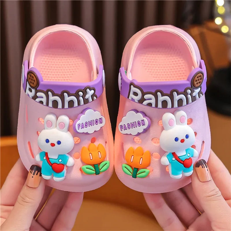 Chaussons d'été pour enfants, garçons et filles, doux pour le bain des bébés, avec semelles souples, design mignon et cartoon, chaussures pour garçons et filles.