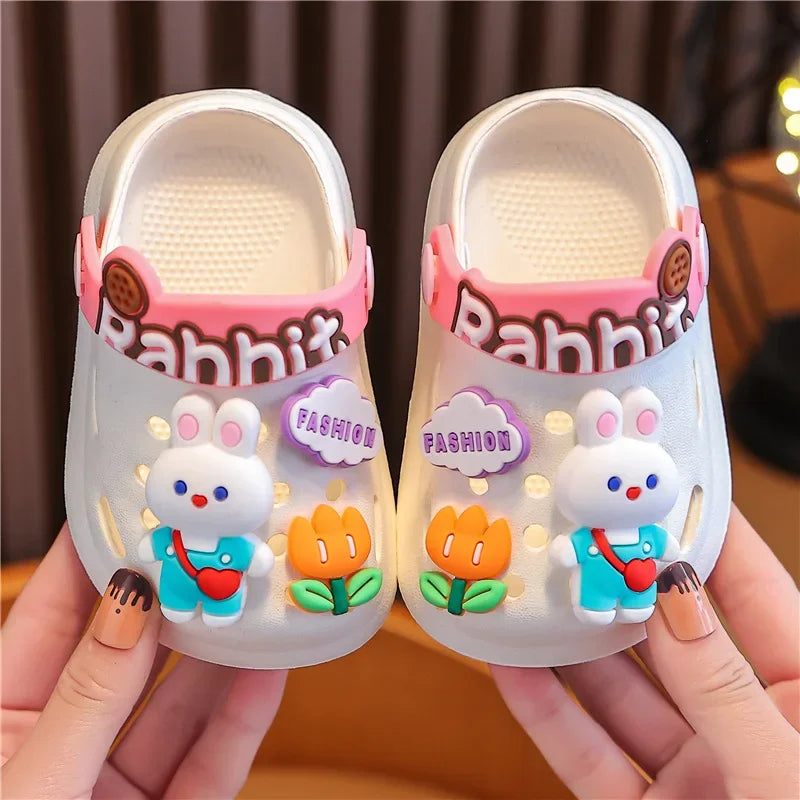Chaussons d'été pour enfants, garçons et filles, doux pour le bain des bébés, avec semelles souples, design mignon et cartoon, chaussures pour garçons et filles.