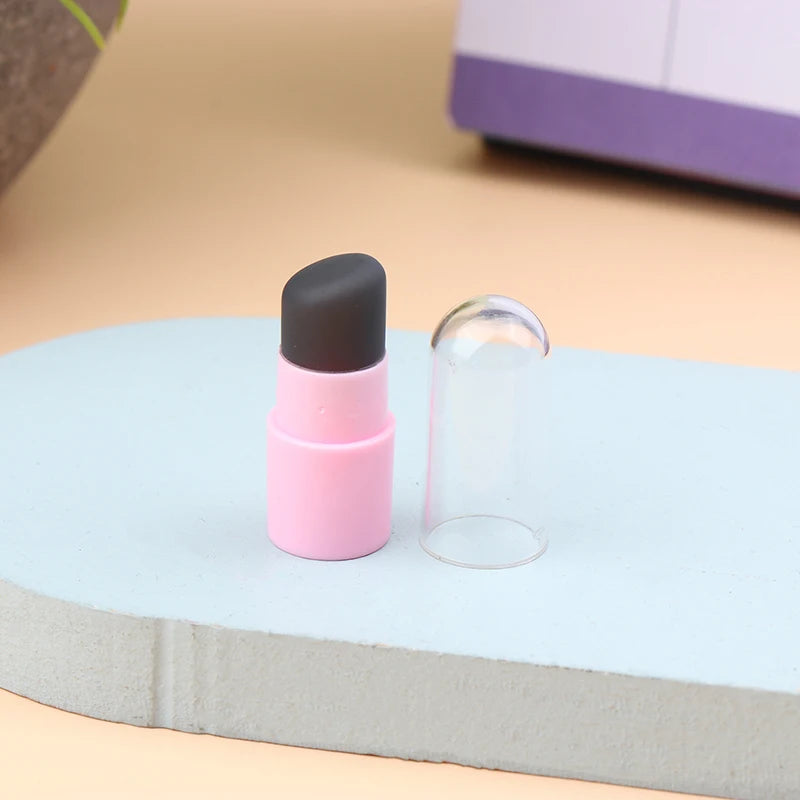 Pinceau de maquillage en silicone mini pour lèvres, brosse angulaire pour correcteur, pour baume à lèvres, gloss ou correcteur.