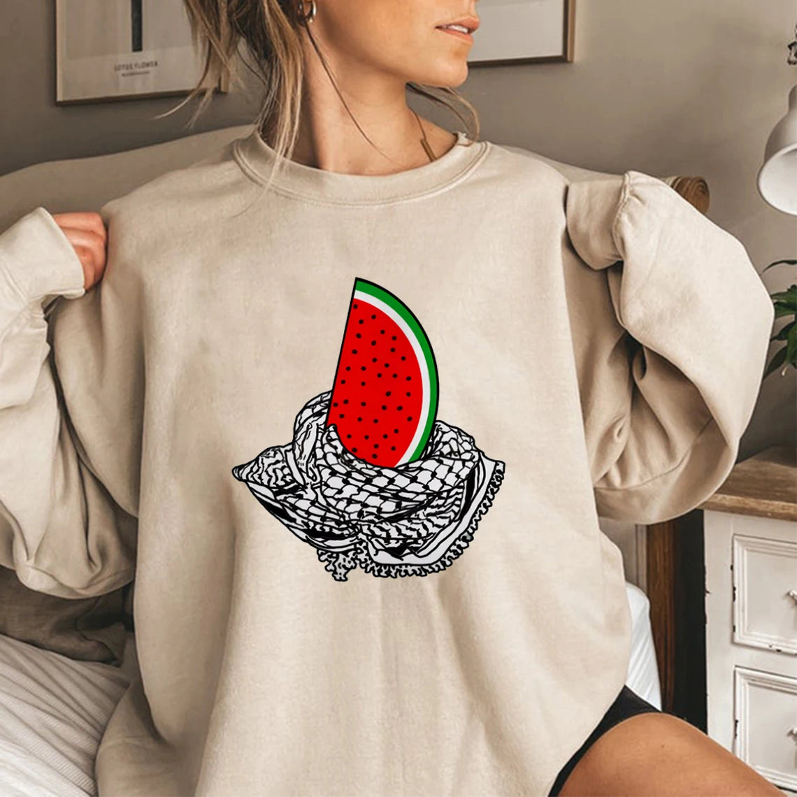 Sweatshirt unisexe "Ceci n'est pas une pastèque" avec capuche, inspiré de l'art et du streetwear, imprimé "Peace and Love". Pull confortable et tendance.