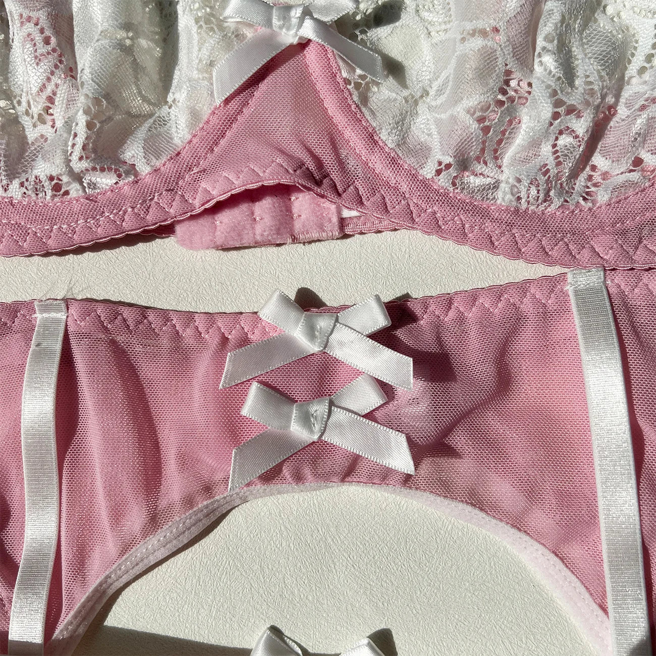 Yimunancy Ensemble de lingerie féminine 5 pièces de couleur contrastée Soutien-gorge ras du cou avec nœud + ensemble de sous-vêtements boule Bas Jarretière Kit
