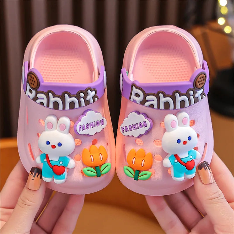 Chaussons d'été pour enfants, garçons et filles, doux pour le bain des bébés, avec semelles souples, design mignon et cartoon, chaussures pour garçons et filles.