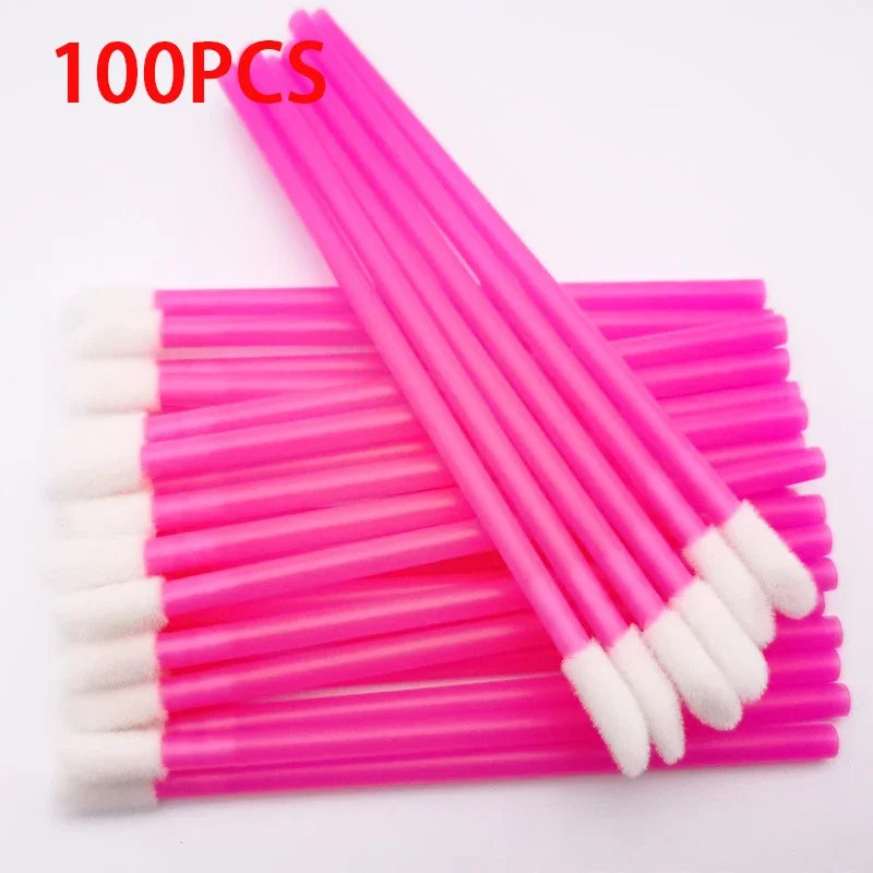 Ensemble de 100 applicateurs jetables pour lèvres et extensions de cils : bâtonnets de rouge à lèvres colorés et outils de maquillage polyvalents.