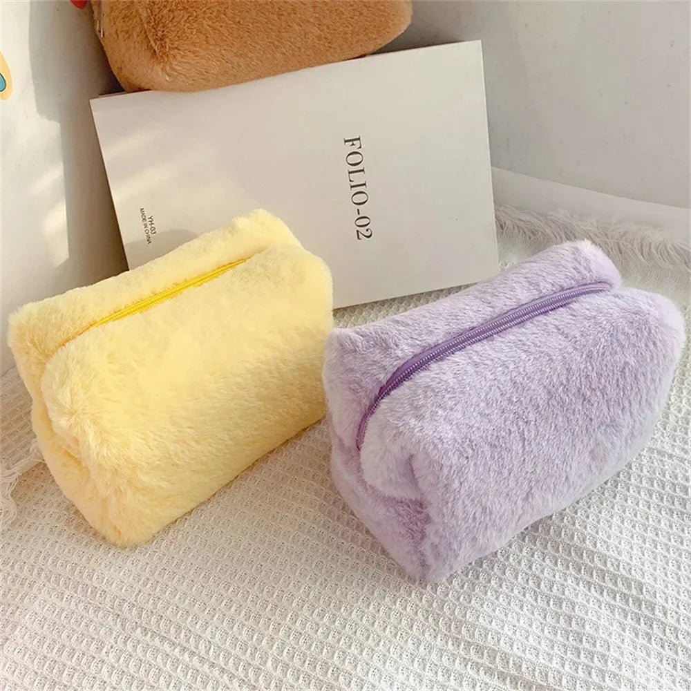 Sac de Maquillage en Fourrure pour Femmes - Trousse Cosmétique Souple de Voyage, Organiseur de Maquillage, Sac à Main Solide pour Jeunes Filles.