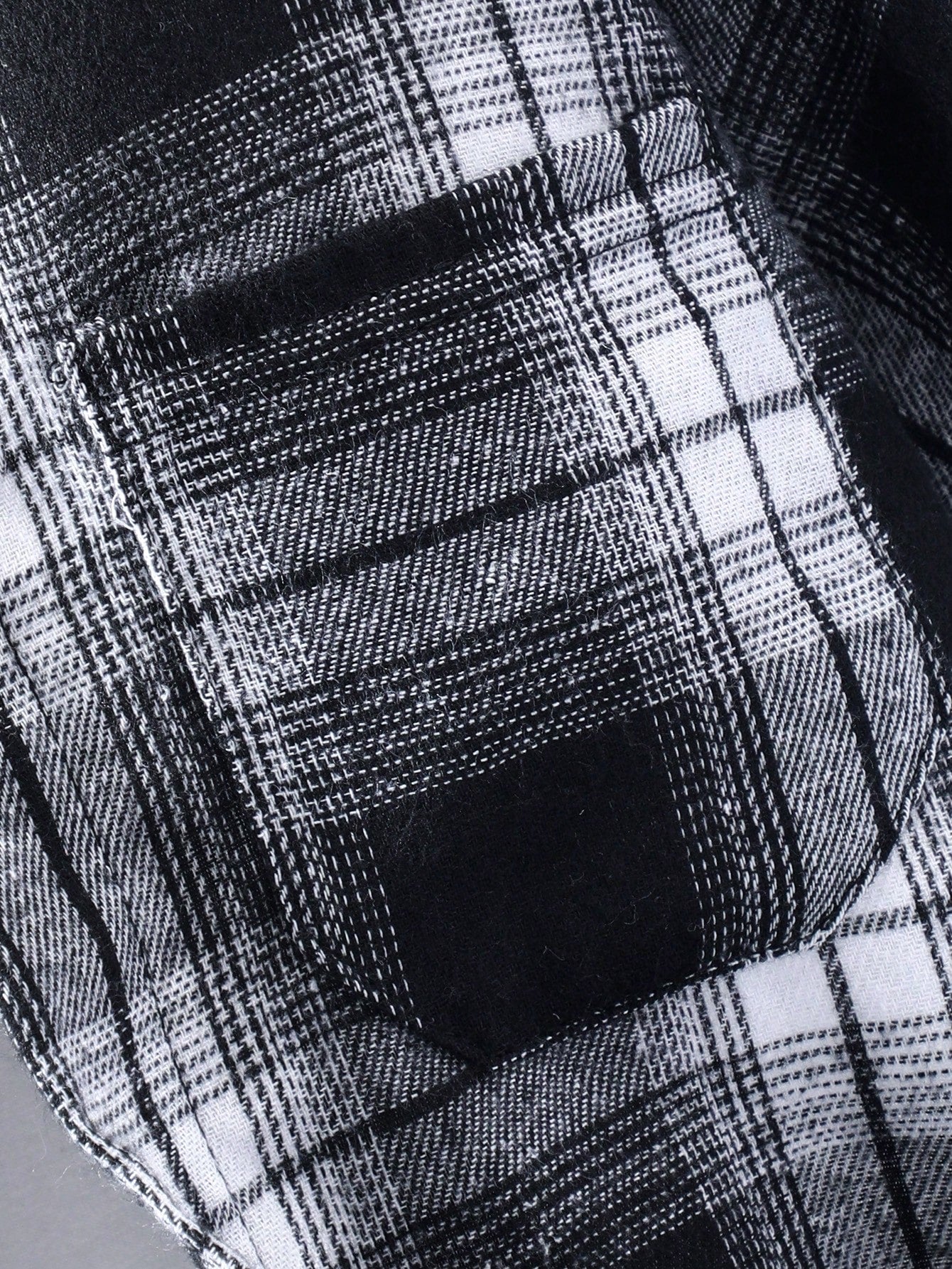 Ensemble deux pièces décontracté pour jeune garçon - Haut à capuche à carreaux à manches courtes avec boutons et short à motifs de patchwork à carreaux