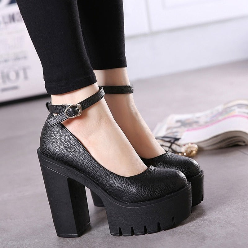 Chaussures à talons hauts décontractées pour le printemps et l'automne, avec un talon épais et une plateforme sexy.