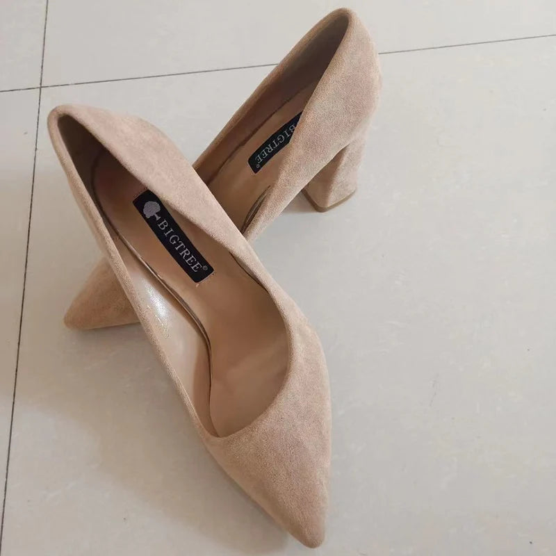 Escarpins élégants pour femmes avec des talons hauts de 8,5 cm, parfaits pour les mariages, événements et soirées.