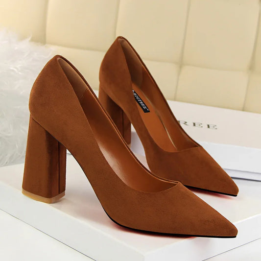 Escarpins élégants pour femmes avec des talons hauts de 8,5 cm, parfaits pour les mariages, événements et soirées.