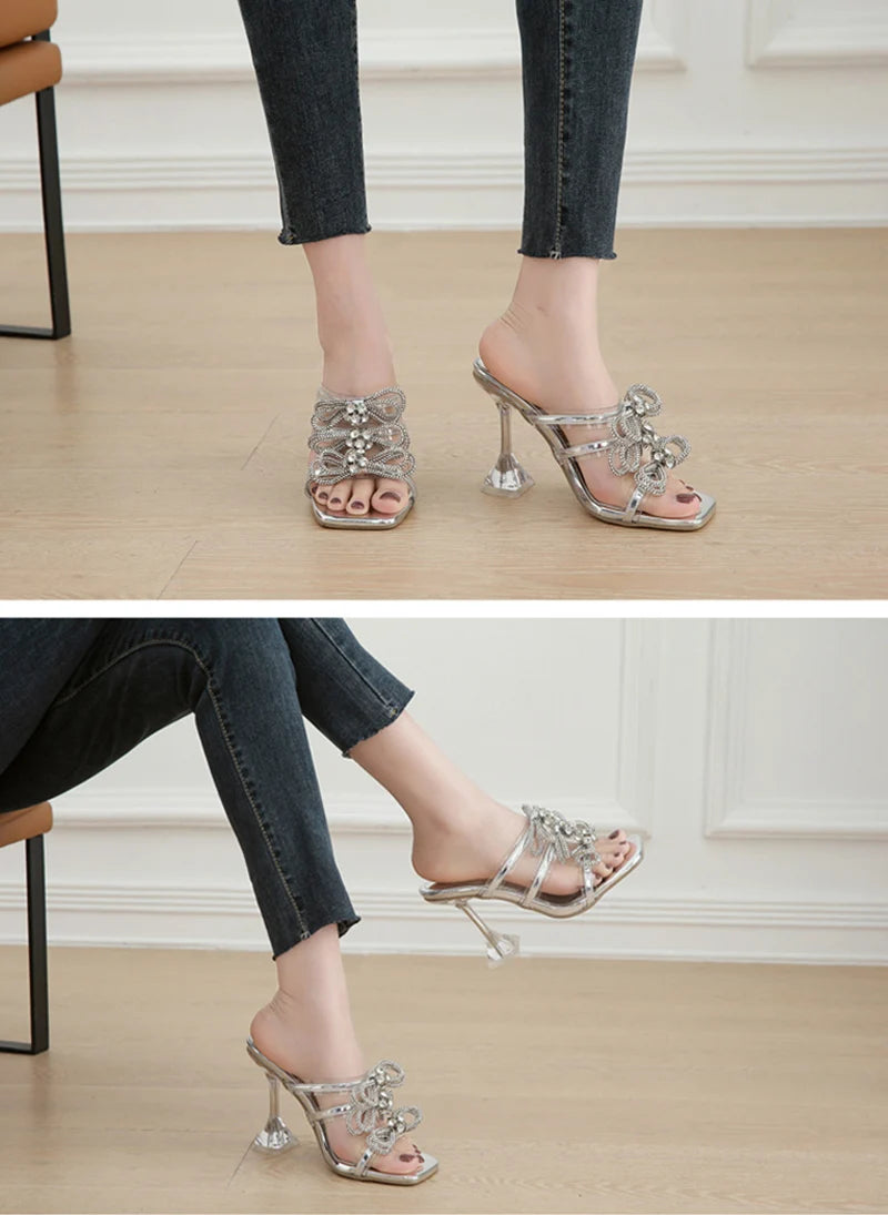 Sandales transparentes à talons hauts, ornées de strass et d'un nœud en cristal, pour soirées et fêtes.
