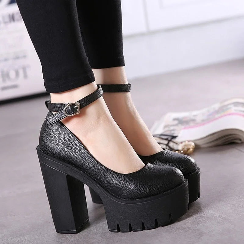 Chaussures à talons hauts décontractées pour le printemps et l'automne, avec un talon épais et une plateforme sexy.
