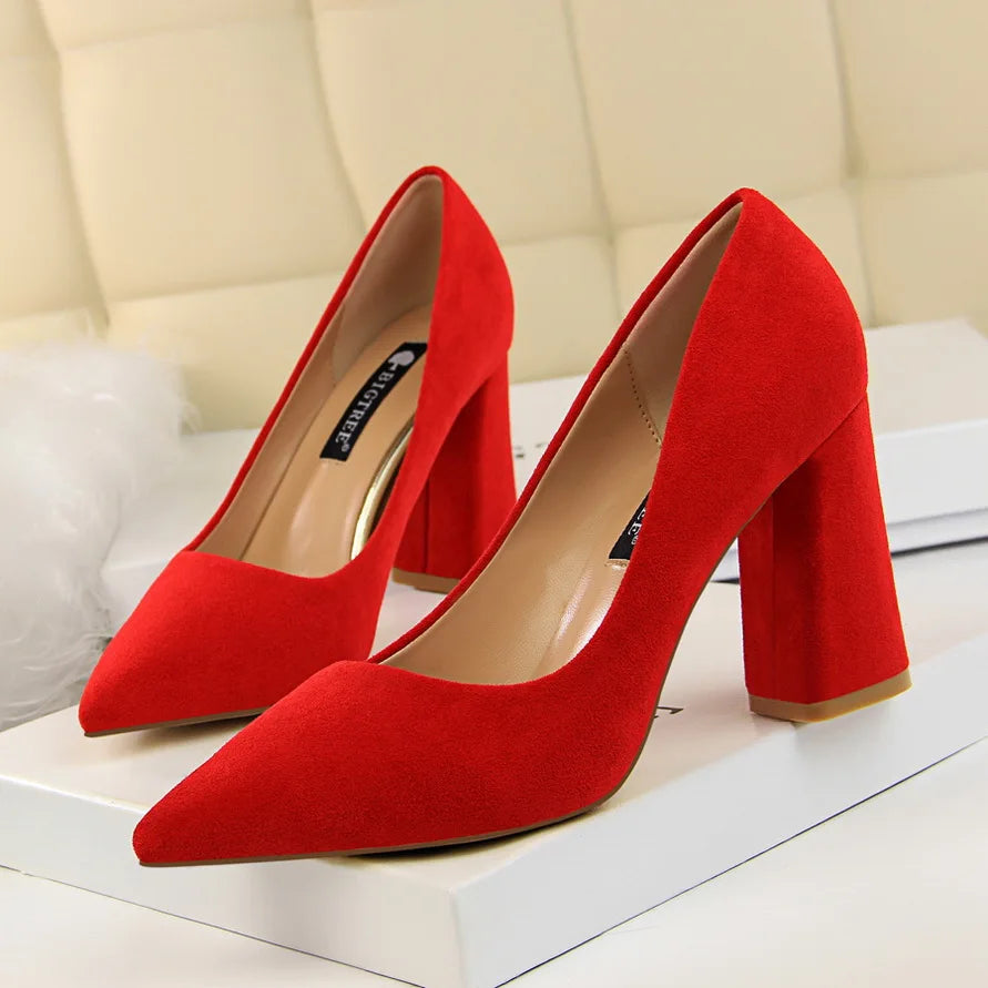 Escarpins élégants pour femmes avec des talons hauts de 8,5 cm, parfaits pour les mariages, événements et soirées.