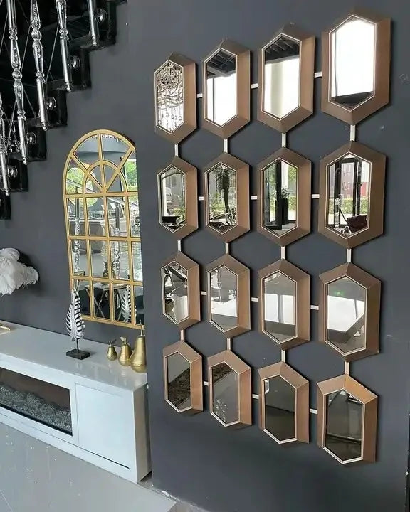 Miroir mural décoratif en métal alvéolé - Cadre en fer, art décoratif, meubles et miroirs modernes.