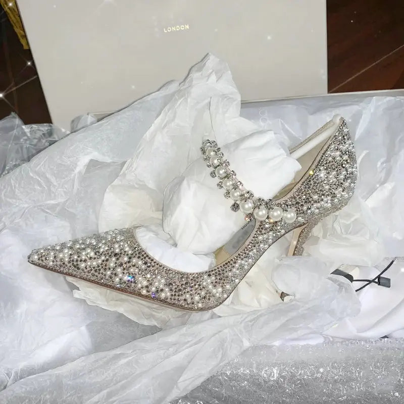 Chaussures de mariage 2024, ballerines et talons hauts en cristal, bout pointu, idéales pour soirées et cérémonies.