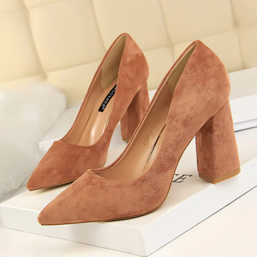 Escarpins élégants pour femmes avec des talons hauts de 8,5 cm, parfaits pour les mariages, événements et soirées.