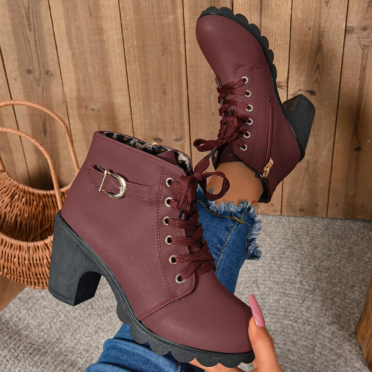 Bottes à talons hauts pour femmes, de haute qualité, avec des lacets, conçues pour les saisons printemps-hiver.