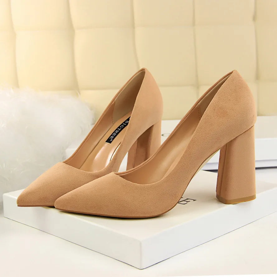 Escarpins élégants pour femmes avec des talons hauts de 8,5 cm, parfaits pour les mariages, événements et soirées.