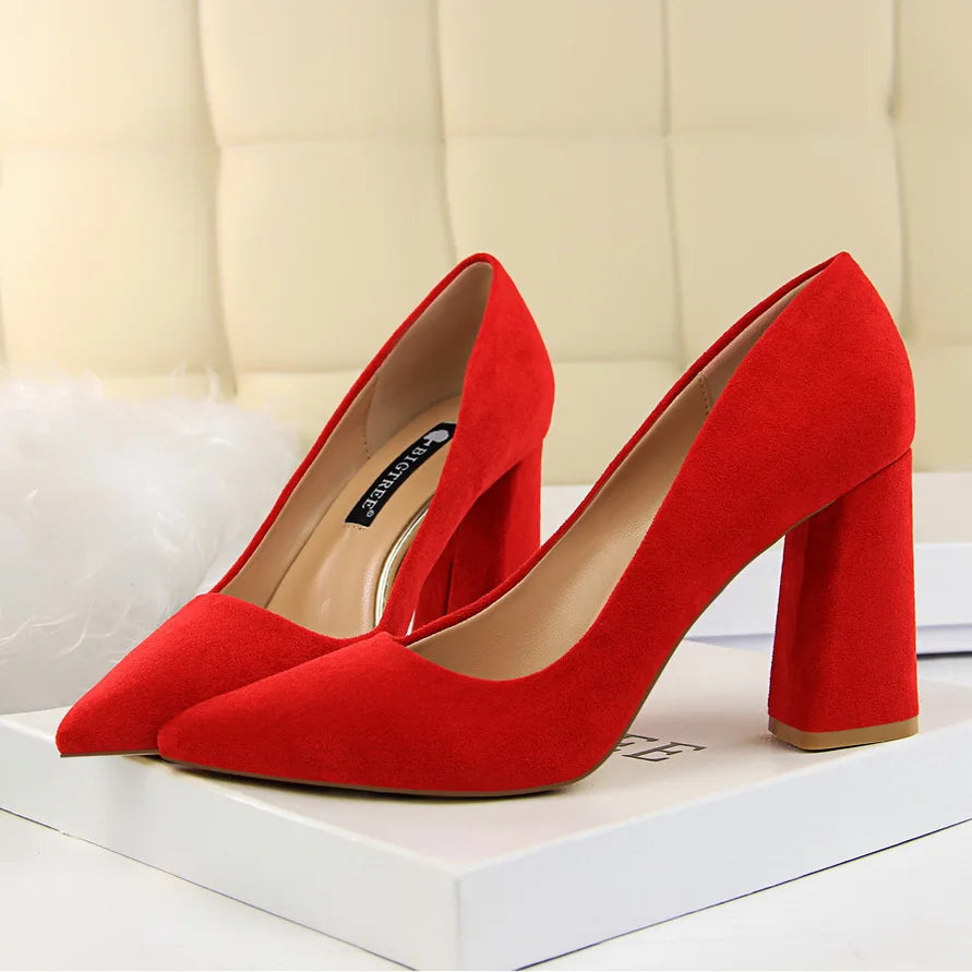 Escarpins élégants pour femmes avec des talons hauts de 8,5 cm, parfaits pour les mariages, événements et soirées.