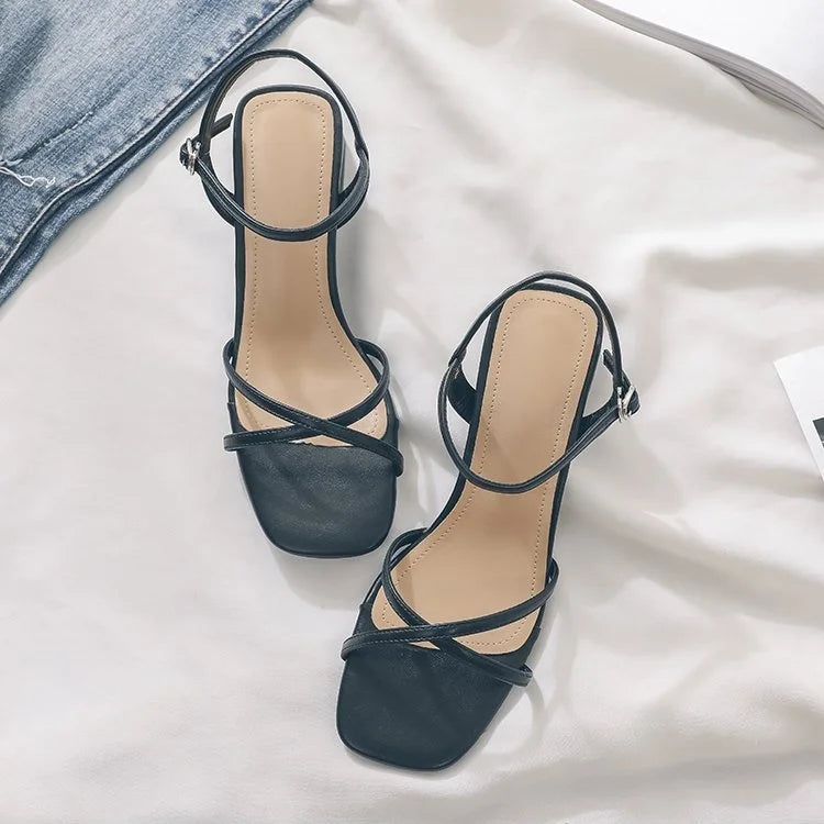 Sandales pour femmes, chaussures d'été à talons hauts, de créateurs de luxe, avec talon bloc bas et élégant, parfaites pour les robes casual de taille moyenne, disponibles en noir.