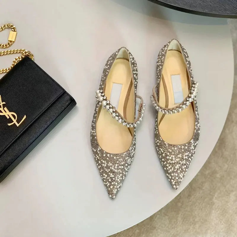 Chaussures de mariage 2024, ballerines et talons hauts en cristal, bout pointu, idéales pour soirées et cérémonies.