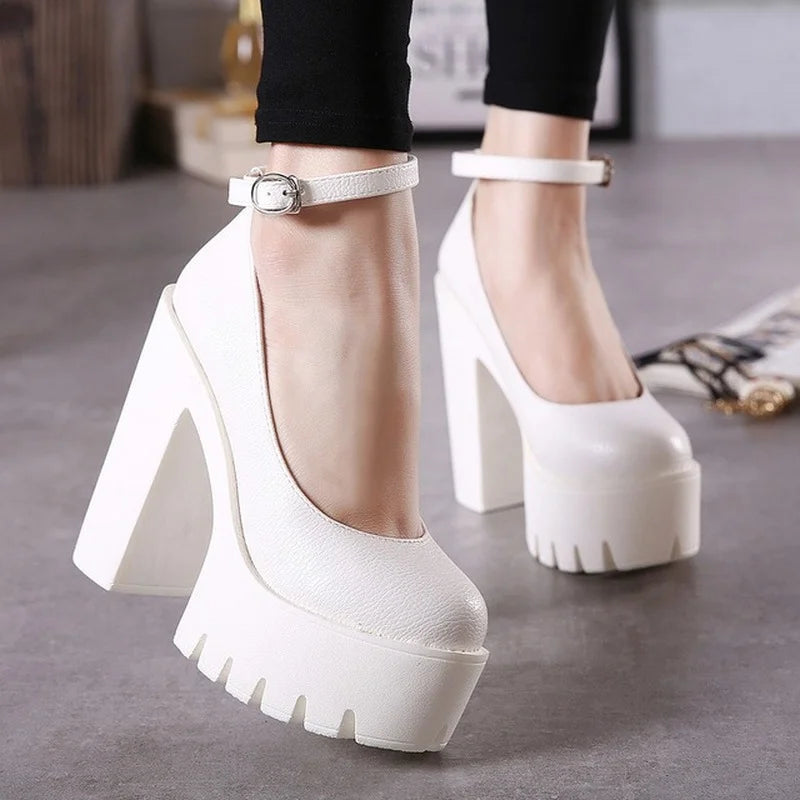 Chaussures à talons hauts décontractées pour le printemps et l'automne, avec un talon épais et une plateforme sexy.
