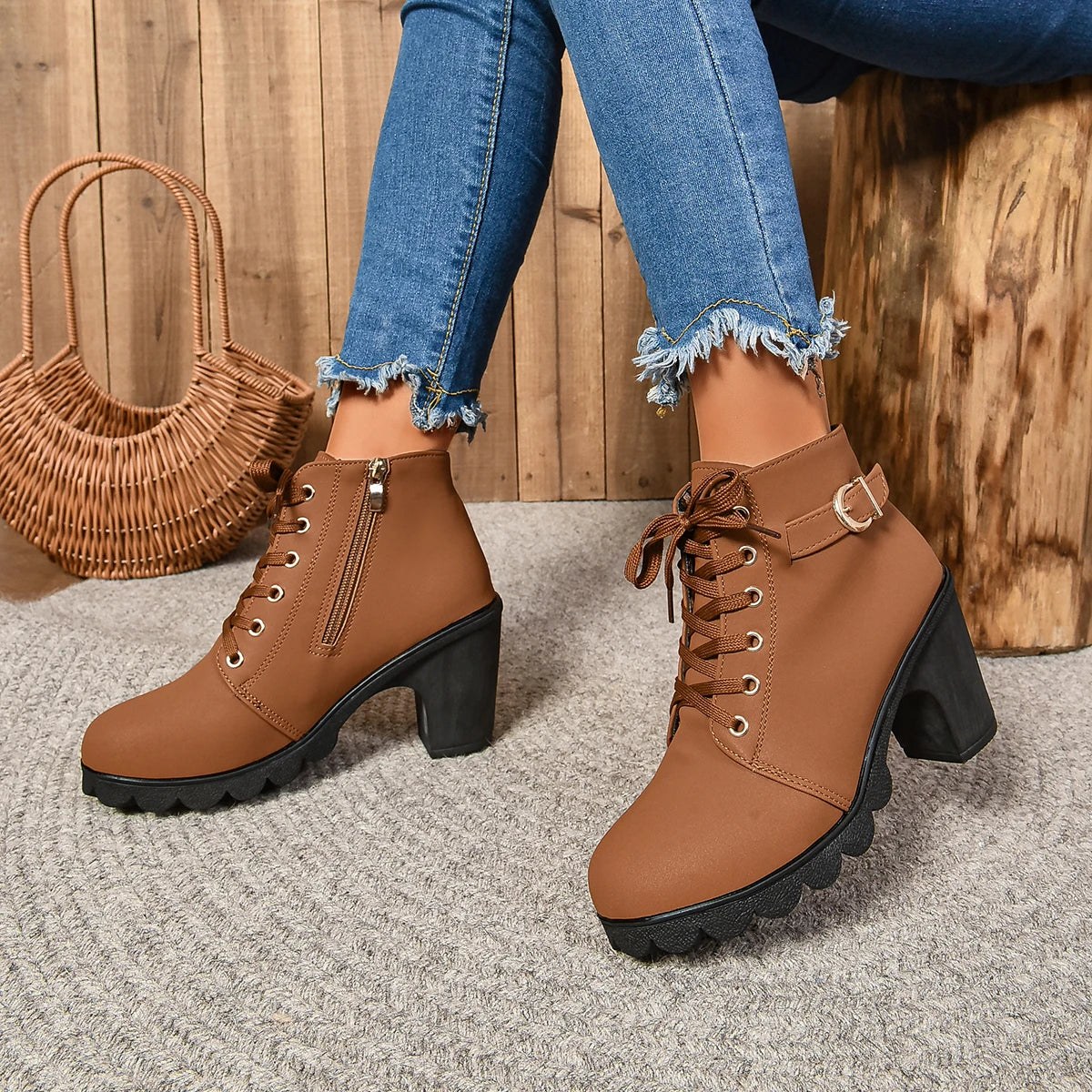 Bottes à talons hauts pour femmes, de haute qualité, avec des lacets, conçues pour les saisons printemps-hiver.