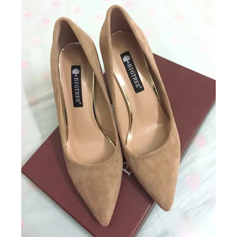 Escarpins élégants pour femmes avec des talons hauts de 8,5 cm, parfaits pour les mariages, événements et soirées.